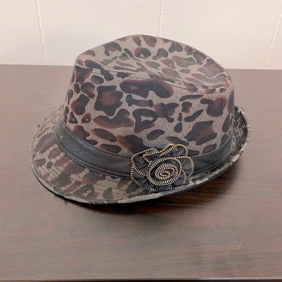 Source Unknown Accessories - Leopard print fedora with faux leather trim/flower accents